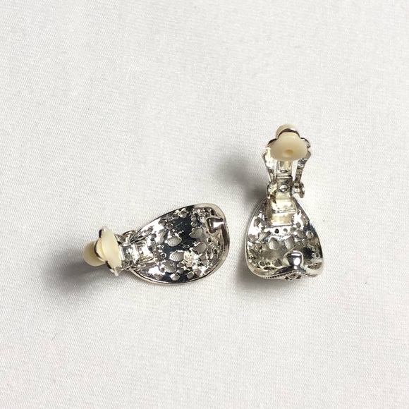 🐷 Silver Clip On Earrings - Picture 3 of 4
